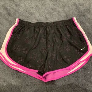 2x Nike Tempo Shorts